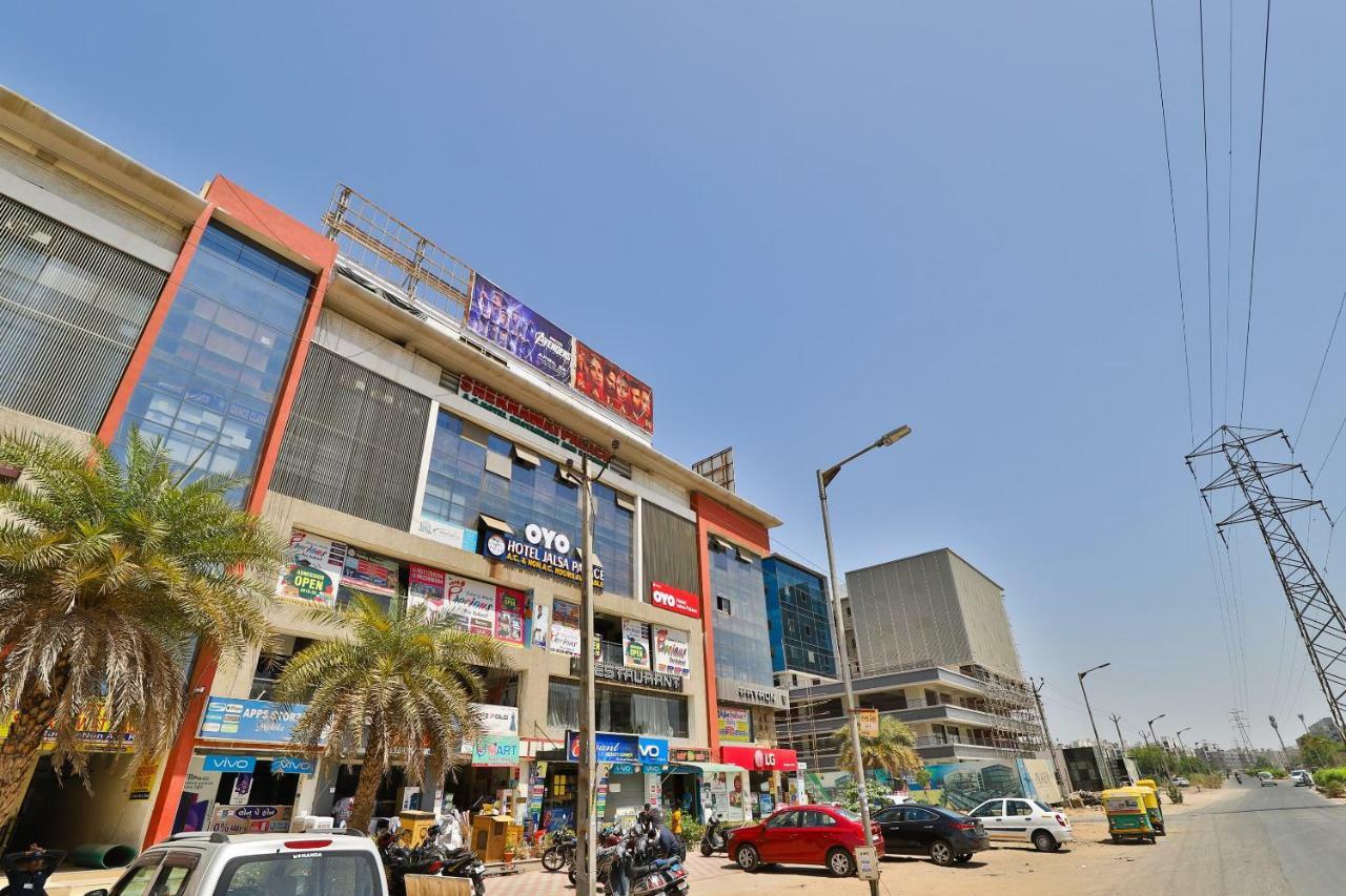 Oyo 37398 Hotel Jalsa Palace Naroda Exterior foto